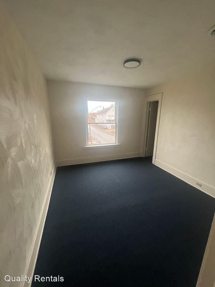 1161 E 9TH - Photo 2 of 7