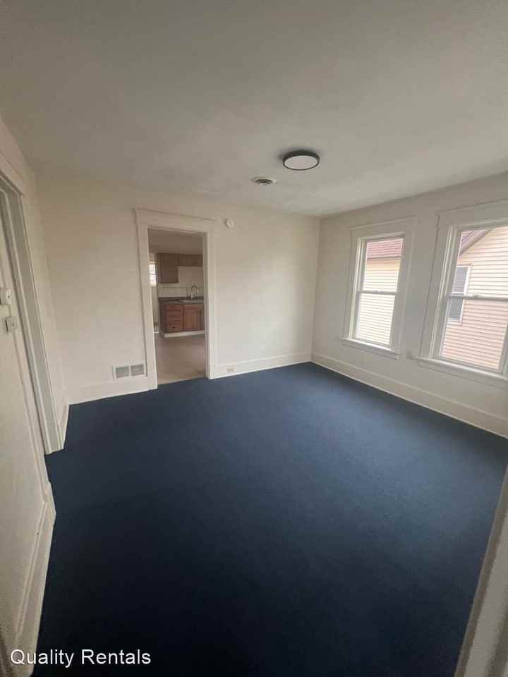 1161 E 9TH - Photo 3 of 7