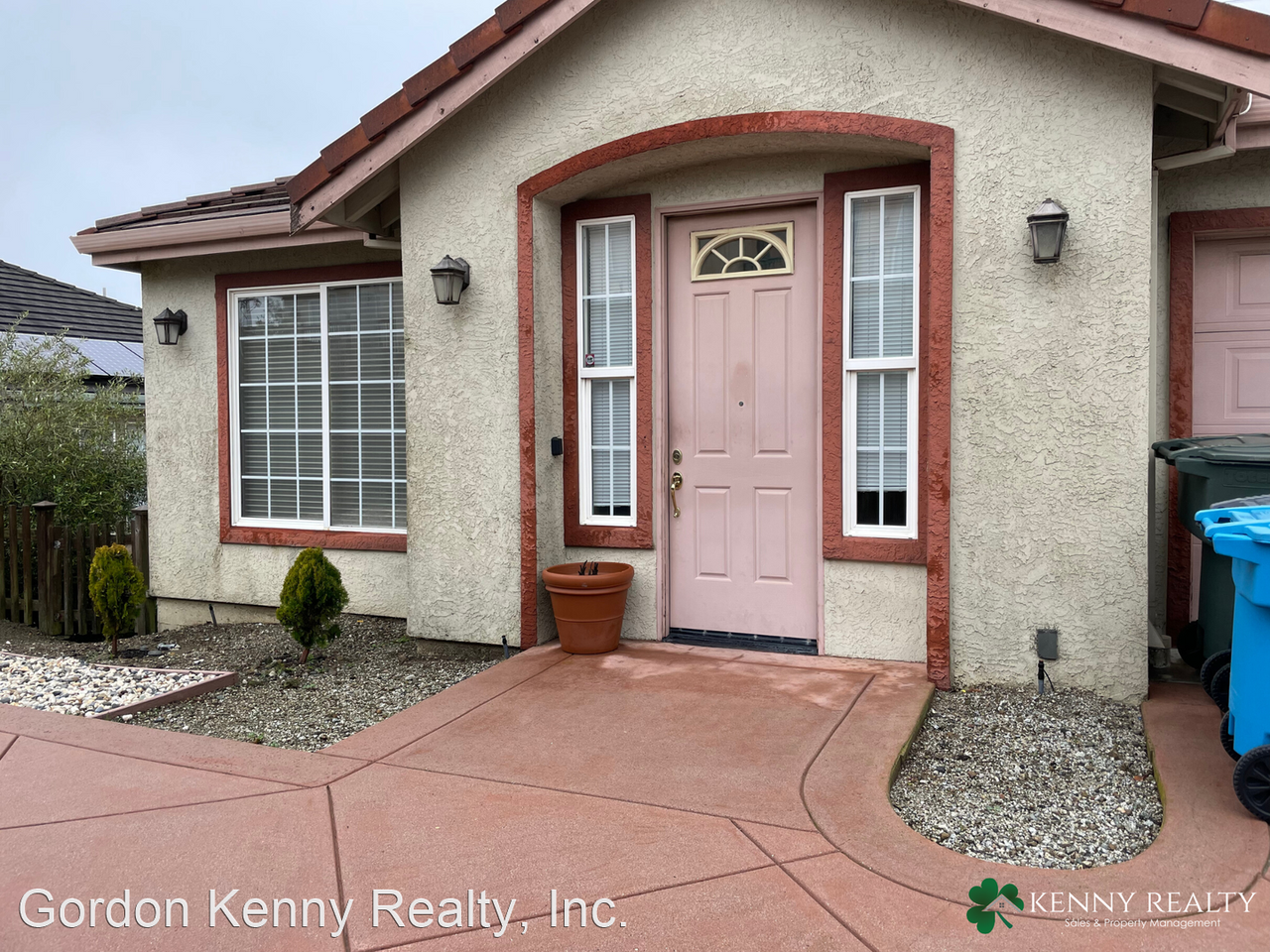 366 Goodwin Dr - Photo 2 of 38