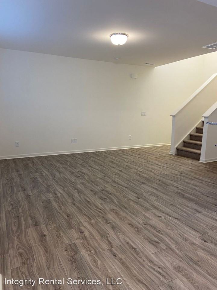 115 115 Lorcan Ln - Photo 3 of 12