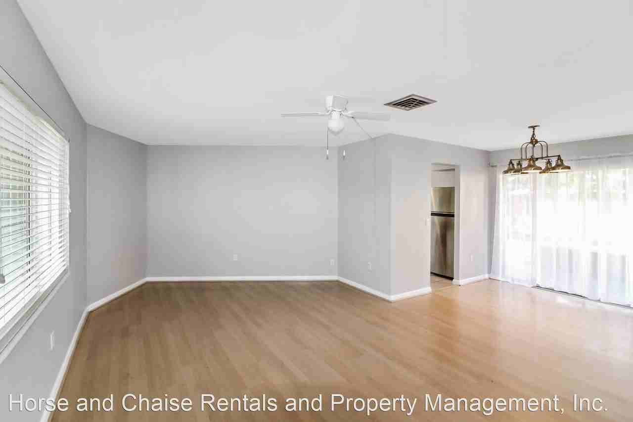 535 Oxford Dr - Photo 2 of 10