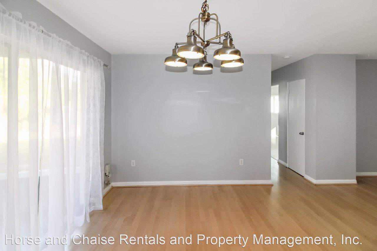 535 Oxford Dr - Photo 3 of 10