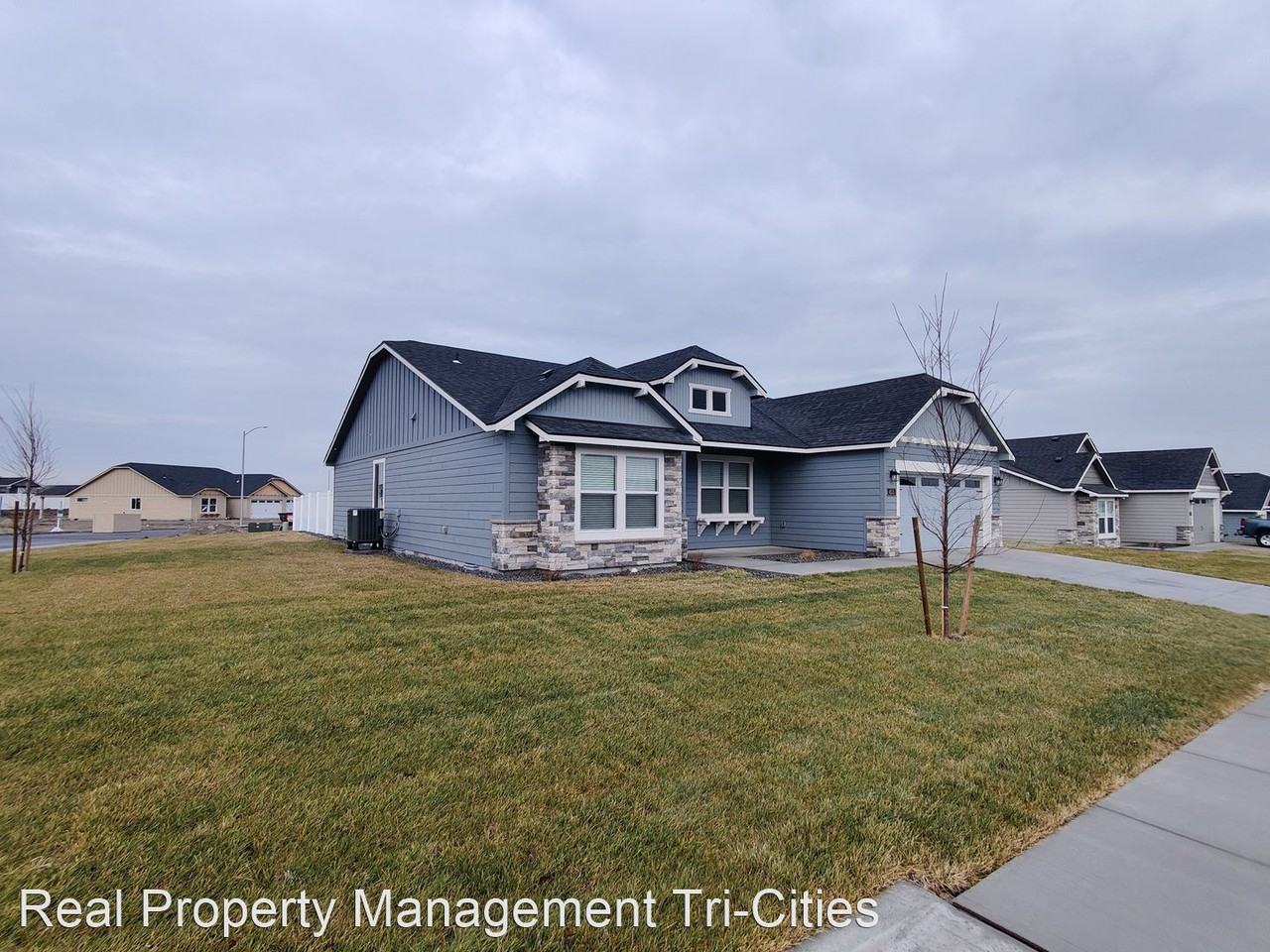 4513 Philippi Dr - Photo 3 of 31