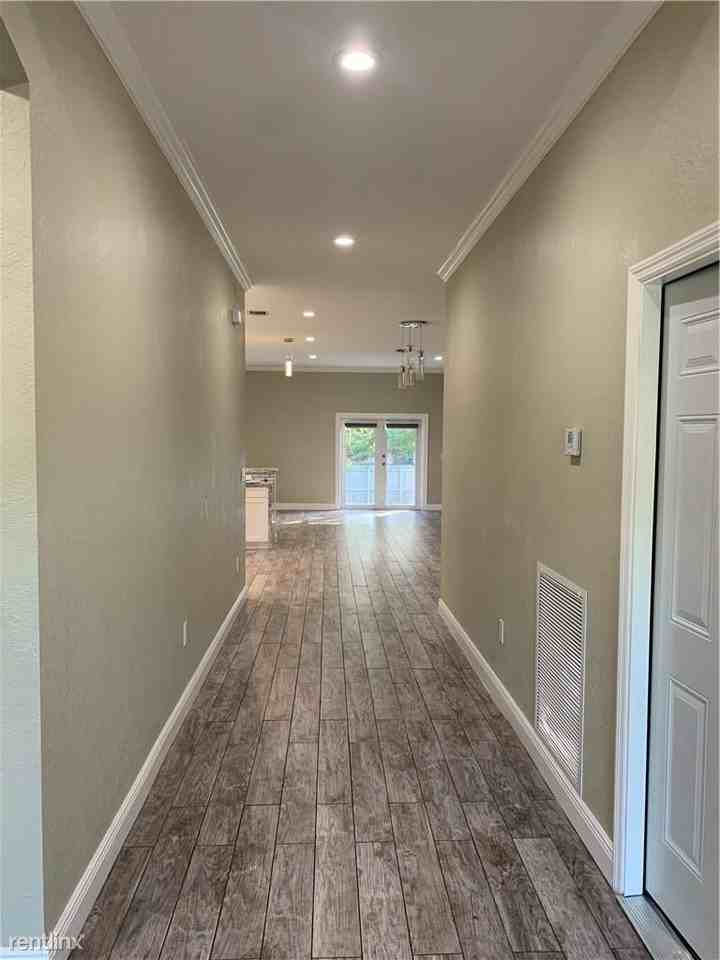 434 Nw 21st Ave - Photo 2 of 20