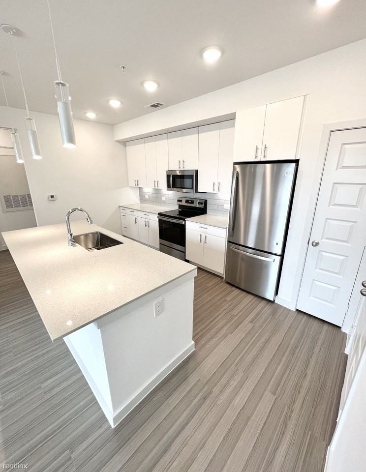 18822 Hilltop Commercial Dr - Photo 3 of 8