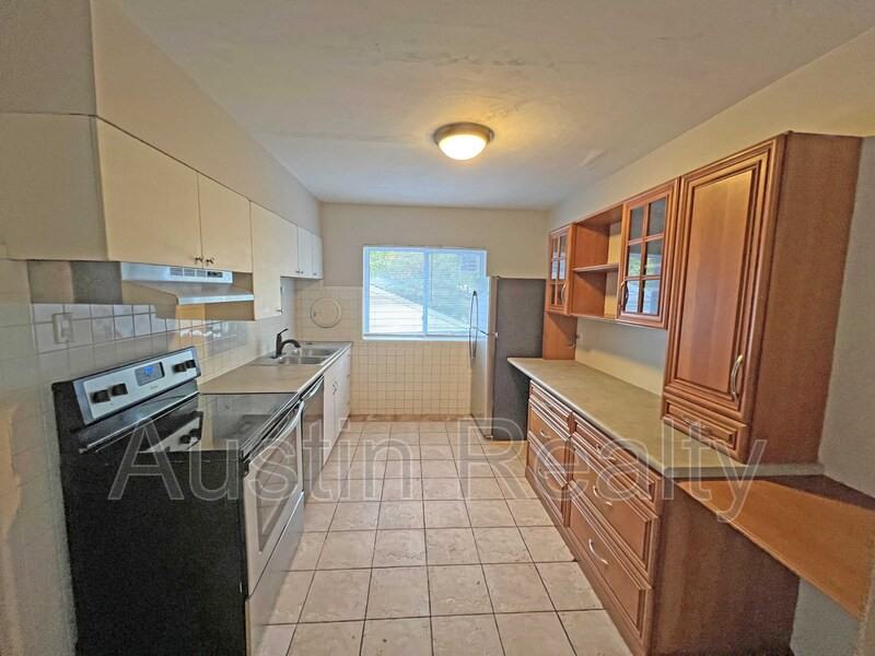 765 Lepere Ave 1st Fl - Photo 2 of 11