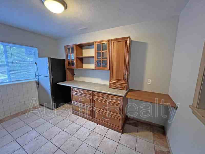 765 Lepere Ave 1st Fl - Photo 3 of 11