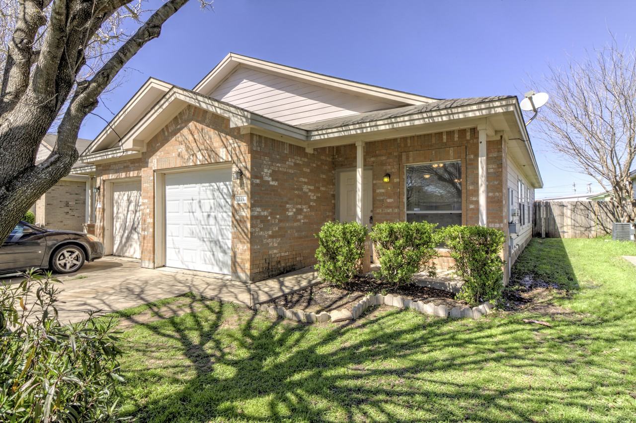 211 Marvin Cove - Photo 2 of 26