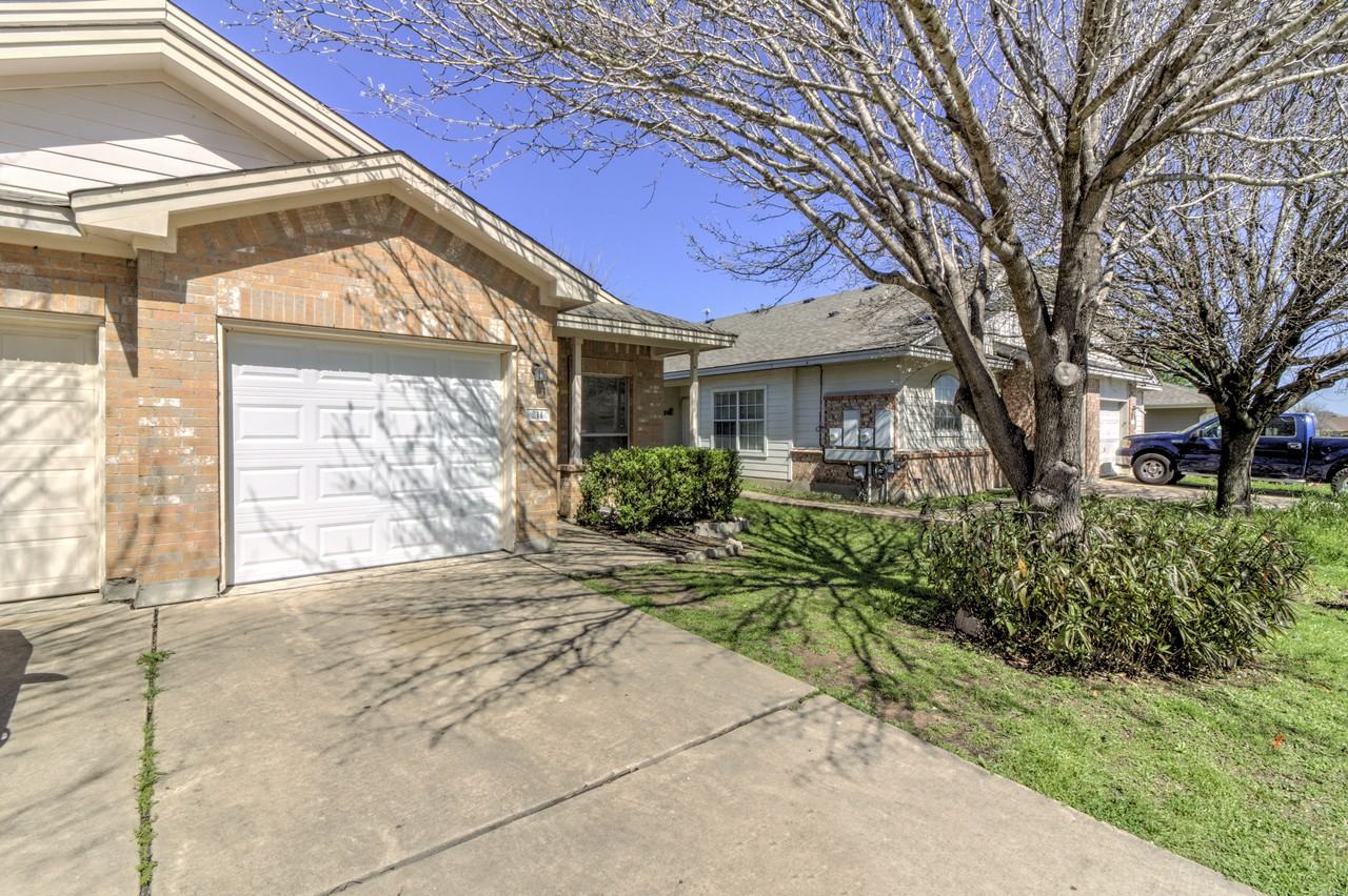 211 Marvin Cove - Photo 3 of 26