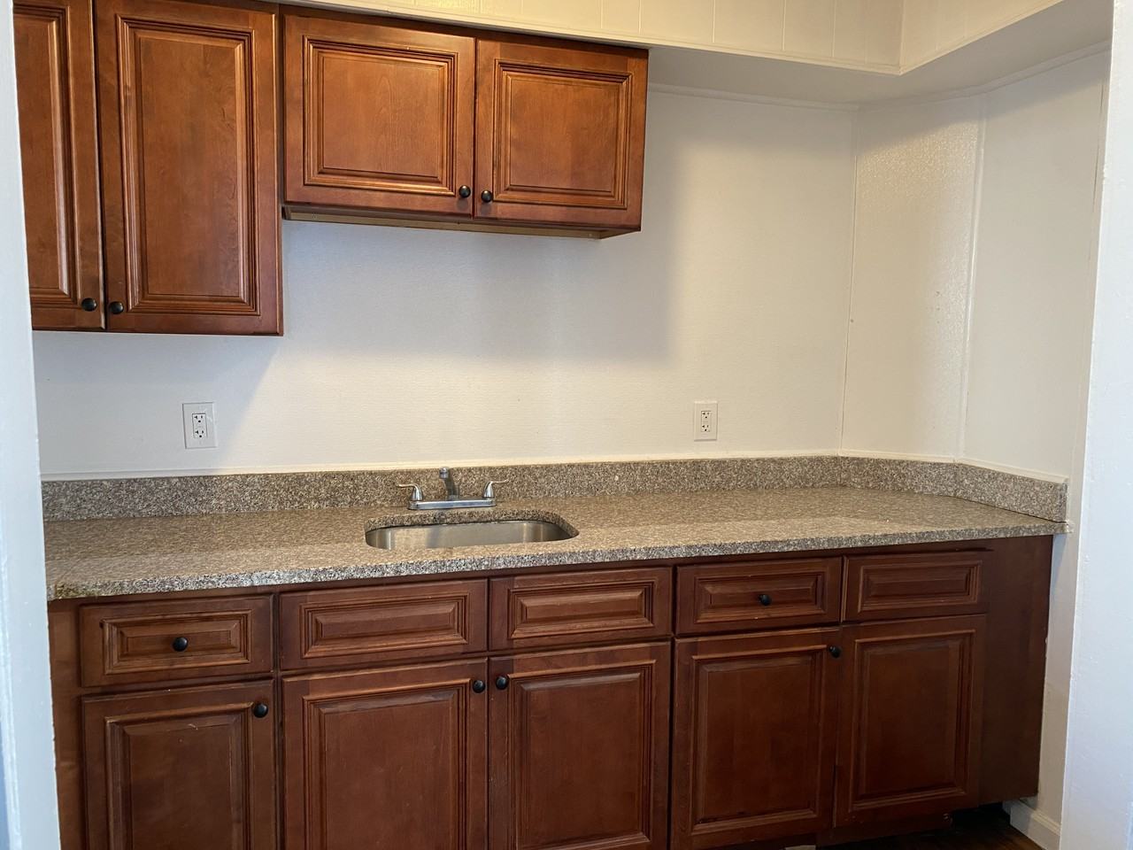 75 Crapo St - Photo 3 of 11