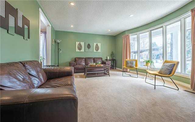 11 Sunbury Pl - Photo 2 of 28