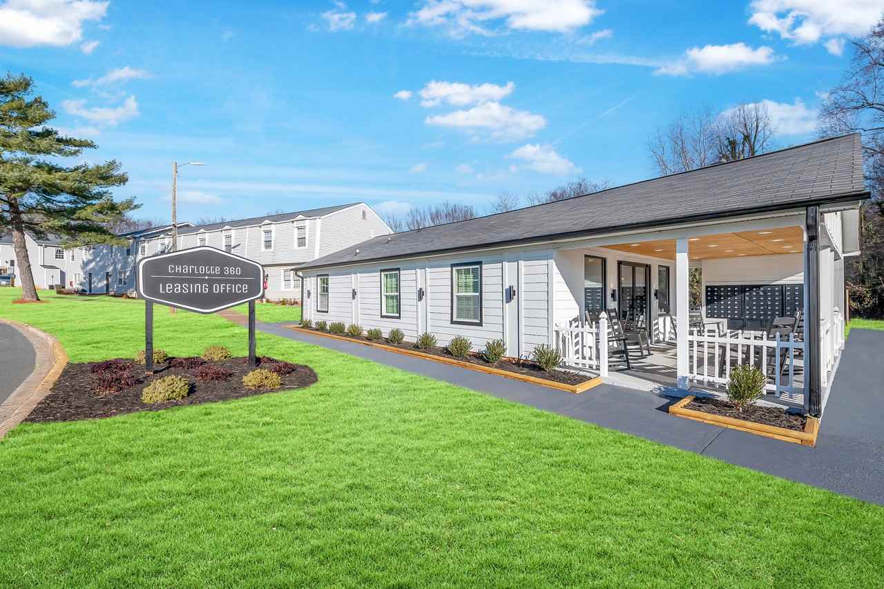 Charlotte 360 Apartments and Townhomes - Photo 6 of 30