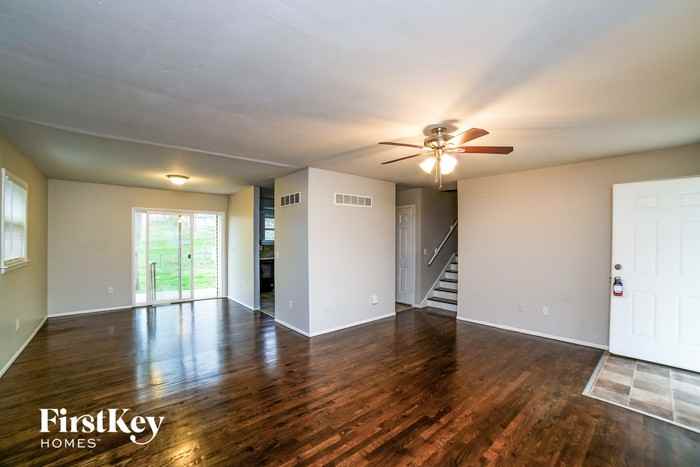 1501 Nw 66th Ter - Photo 3 of 15