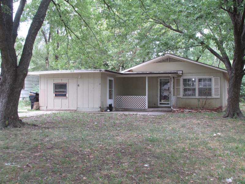 2124 Se 21st Ter - Photo 2 of 10