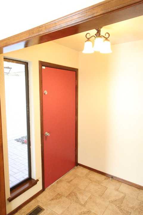 1136 West Johnathan Way - Photo 2 of 18