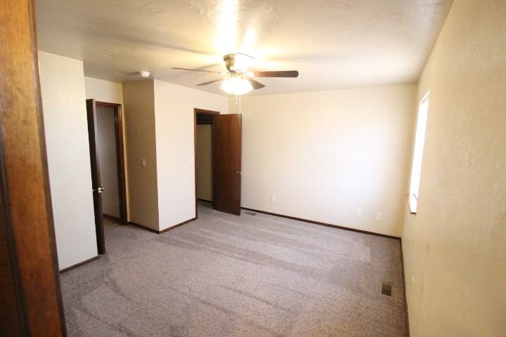 1136 West Johnathan Way - Photo 6 of 18