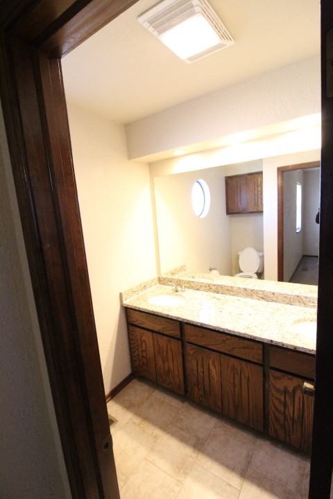 1136 West Johnathan Way - Photo 7 of 18