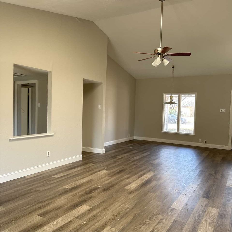 422 Woodmere Dr #1 - Photo 3 of 18