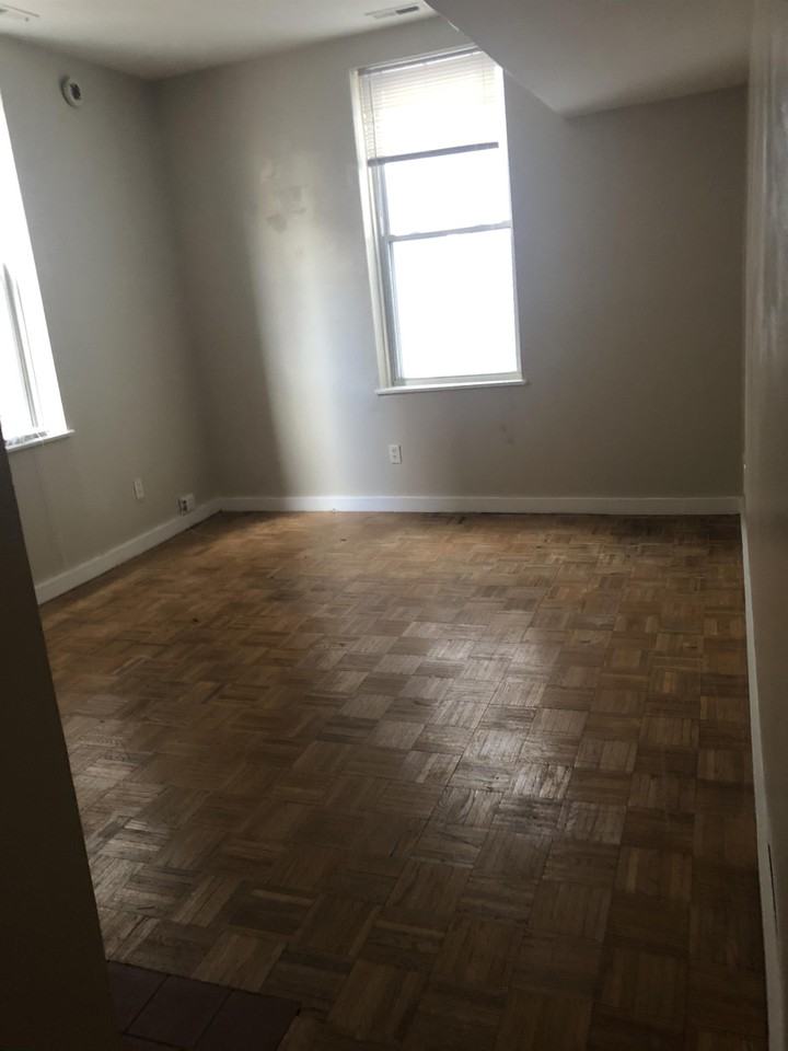 709 S American St #2R - Photo 2 of 10