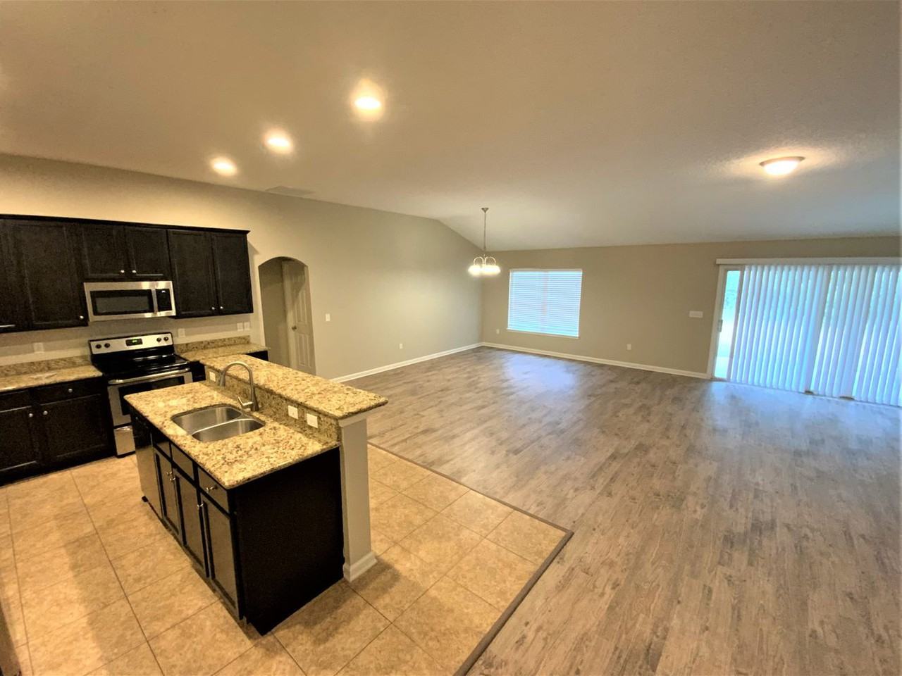 179 Scotland Yard Blvd - Photo 3 of 13