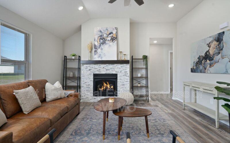 227 W Canterbury Ln - Photo 2 of 18