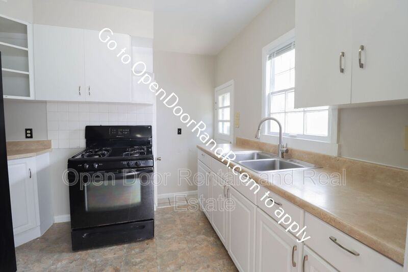 1621 E Rudisill Blvd - Photo 2 of 9