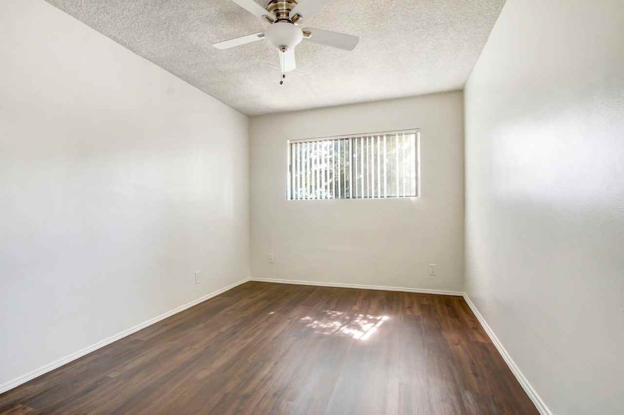 Sepulveda Manhattan Apartments - Photo 4 of 17