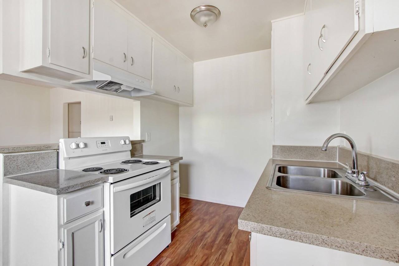 Sepulveda Manhattan Apartments - Photo 7 of 17