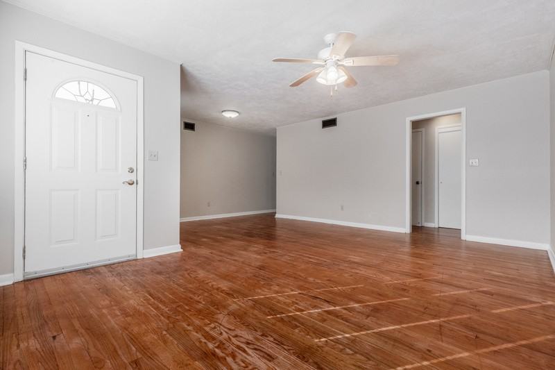 5233 Nw 47th St - Photo 2 of 17