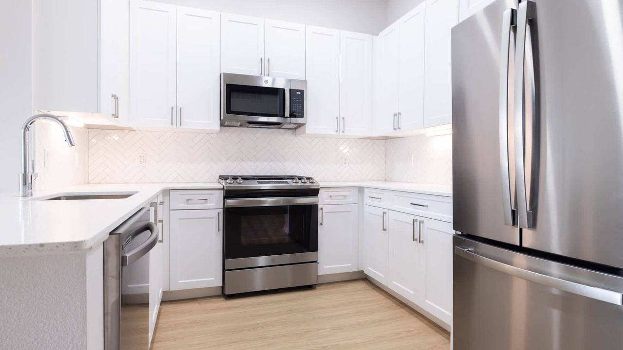 Victor on Venice - Photo 2 of 41