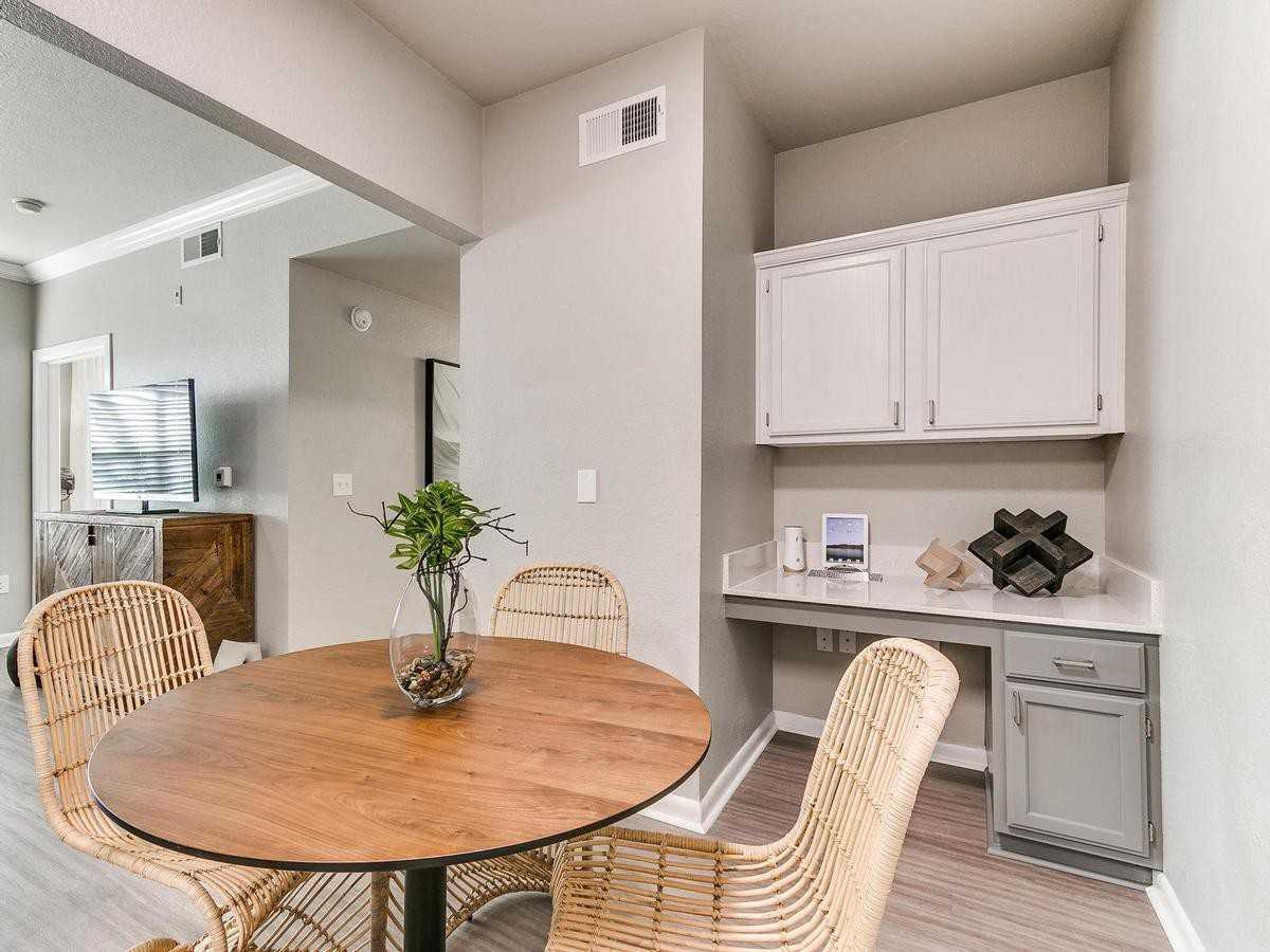 1800 West Granger Street - Photo 6 of 32