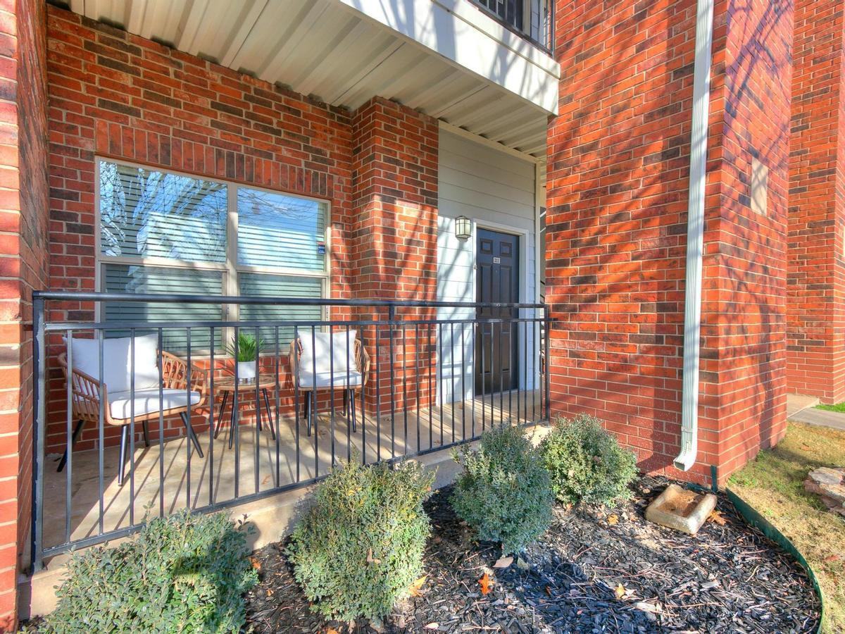 1800 West Granger Street - Photo 7 of 32