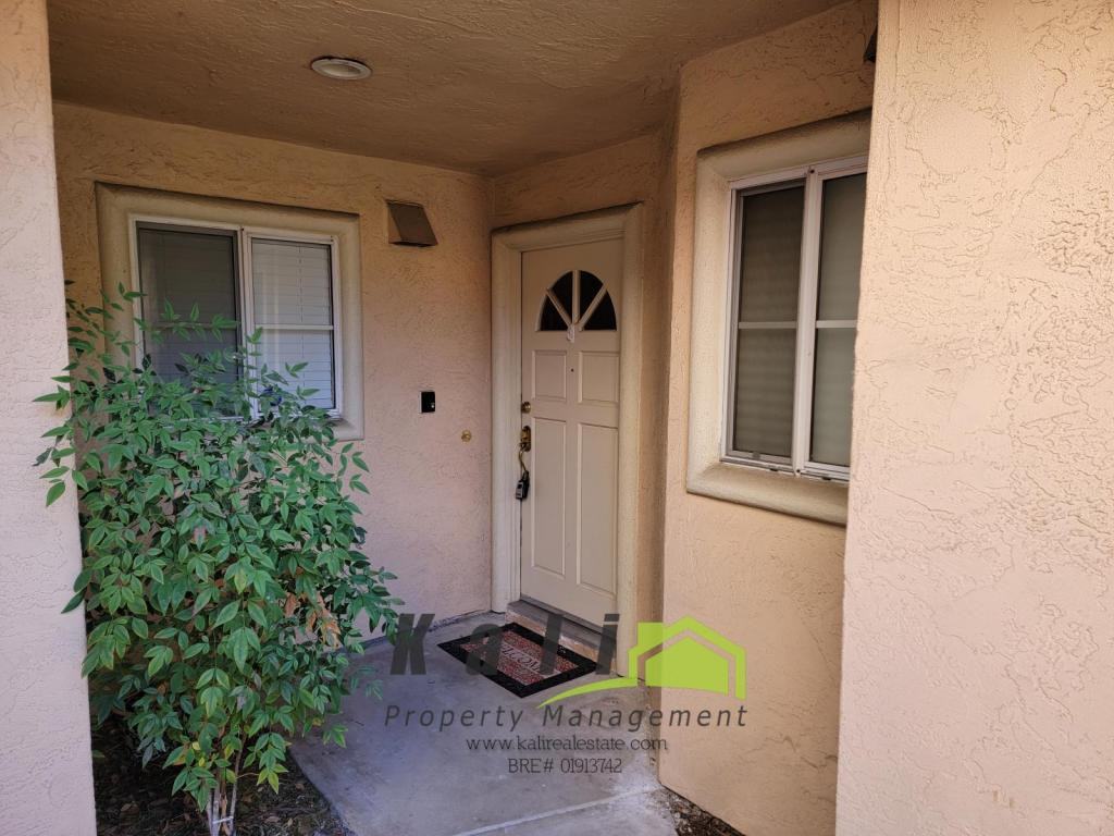 2096 Northshore Dr - Photo 2 of 23