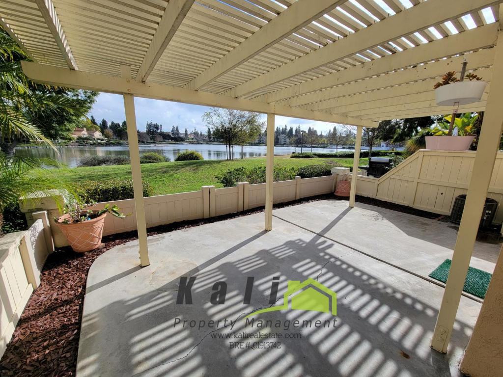 2096 Northshore Dr - Photo 3 of 23