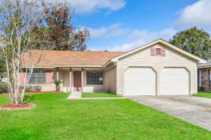 featured image of 404 W Lake Catahoula Ct