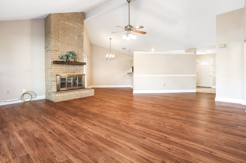 404 W Lake Catahoula Ct - Photo 2 of 19