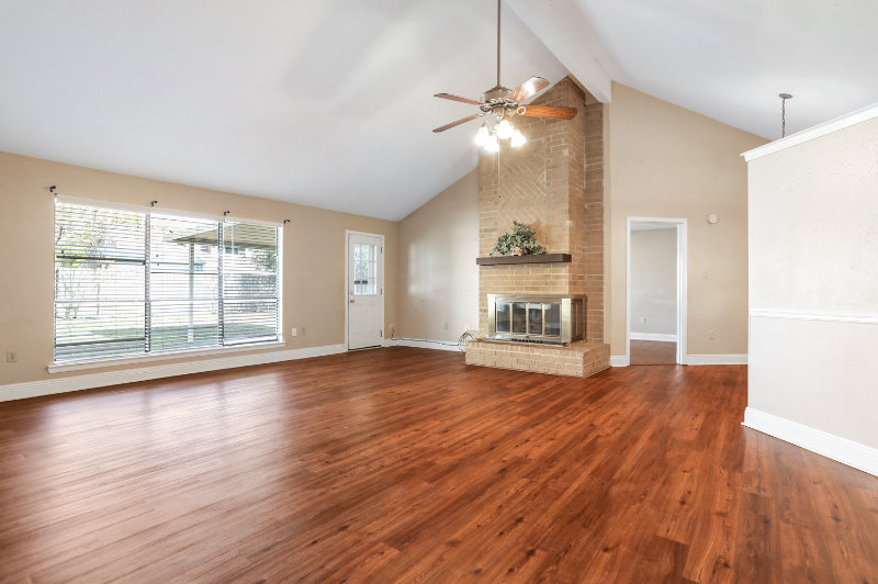 404 W Lake Catahoula Ct - Photo 3 of 19