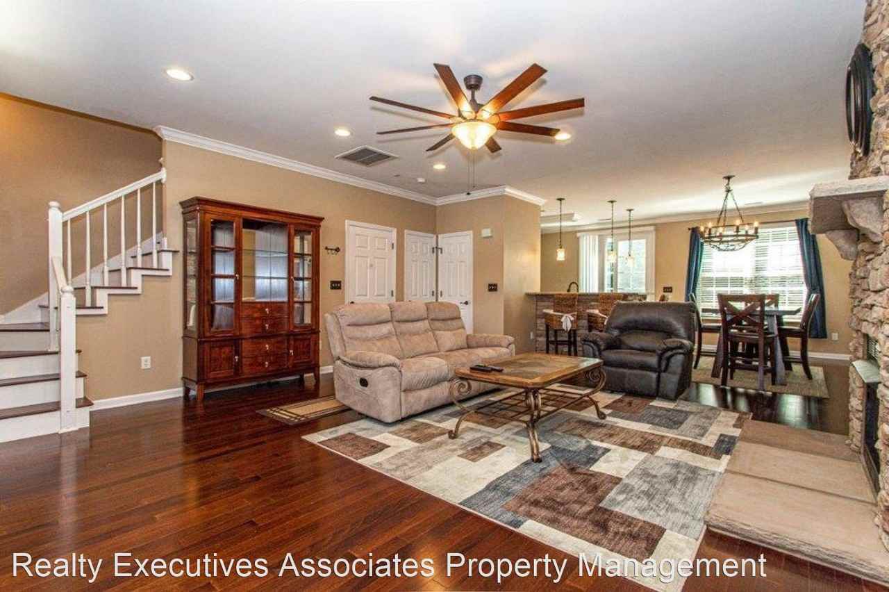 10714 Prince Albert Way - Photo 2 of 21