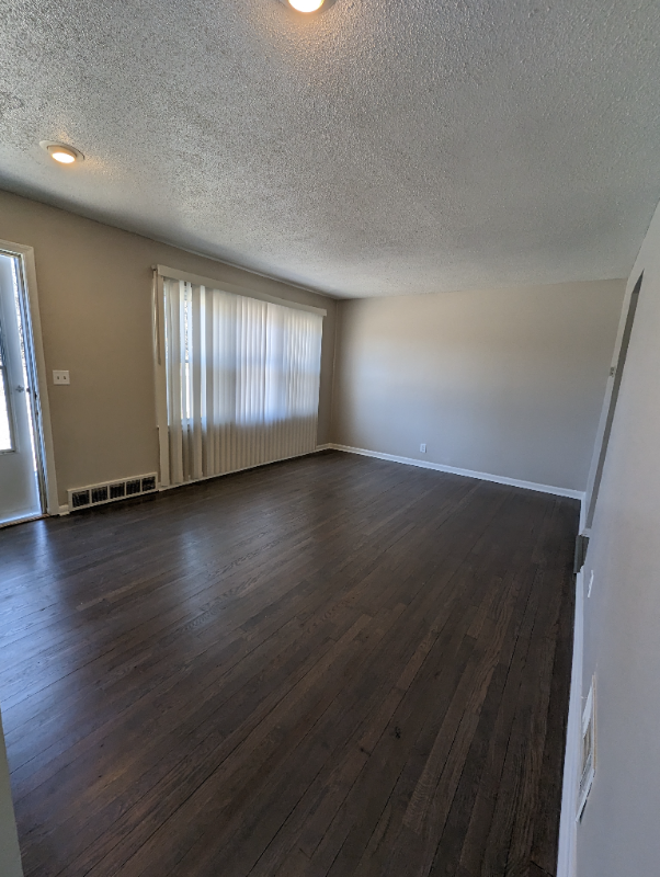 5819 Bennington Ave - Photo 2 of 24