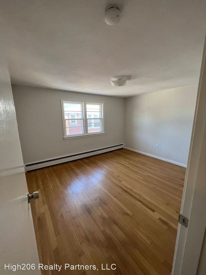 206 High St. - Photo 2 of 5