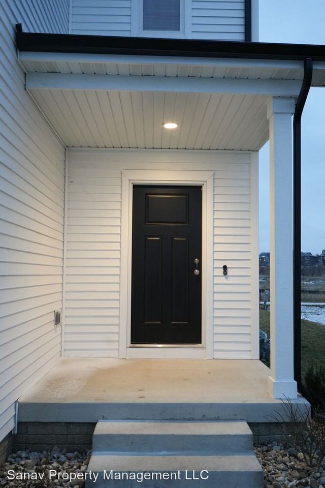 9820 Nw 82nd Ave - Photo 3 of 24