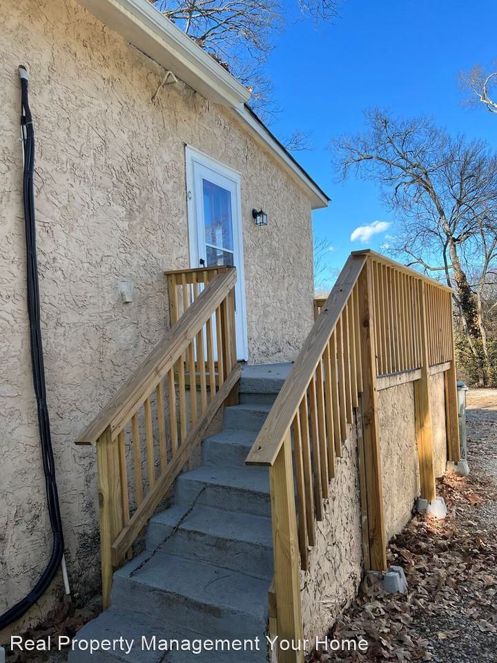 615 Colville St - Photo 2 of 10