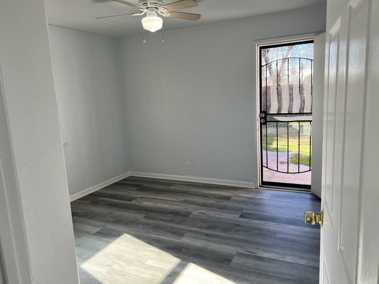 6980 Fairfax Dr - Photo 3 of 17