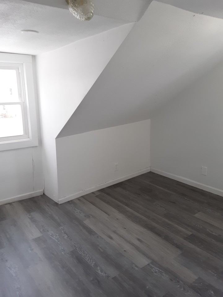 300 Boston Rd - Photo 3 of 13