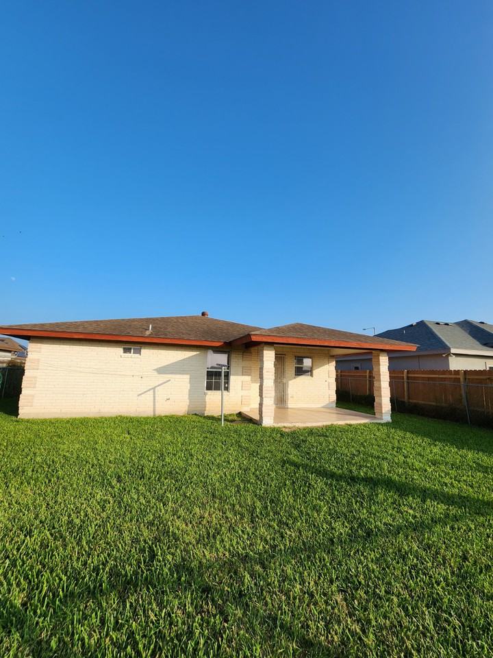1026 Easter Lilly Dr - Photo 3 of 36