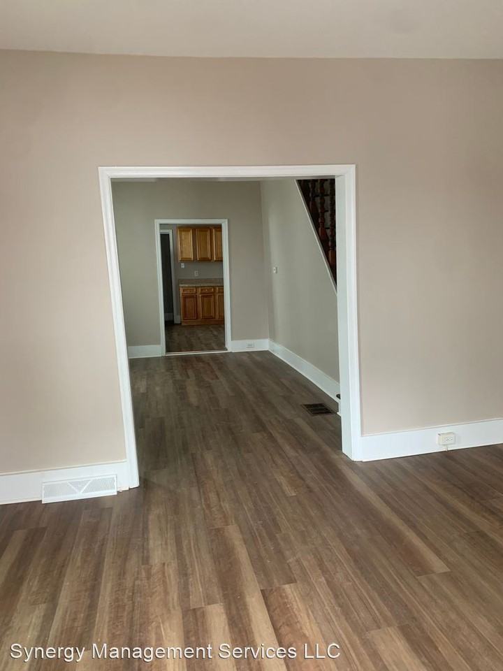 129 Ray St - Photo 2 of 25