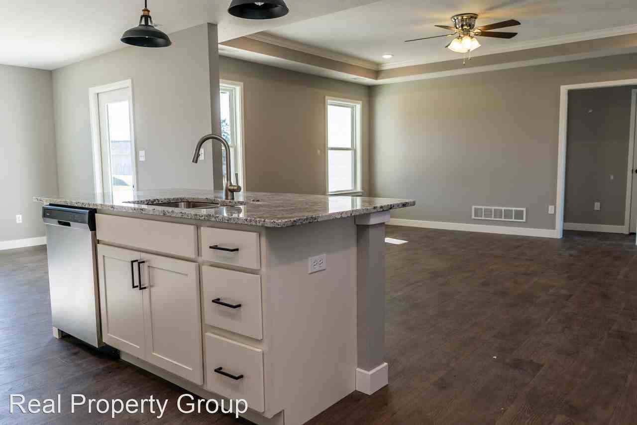 4840 Valley Forge Cir - Photo 3 of 34