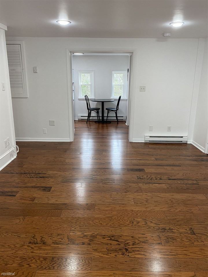 3046 Main St - Photo 3 of 10