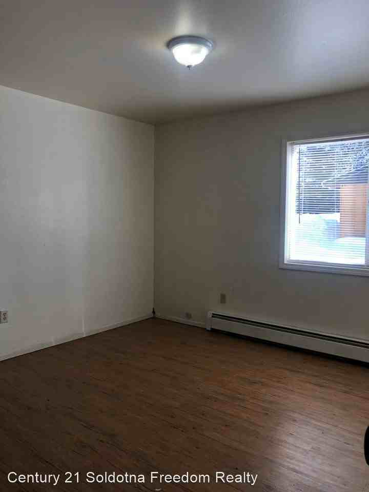 2415 Vip Dr - Photo 3 of 6