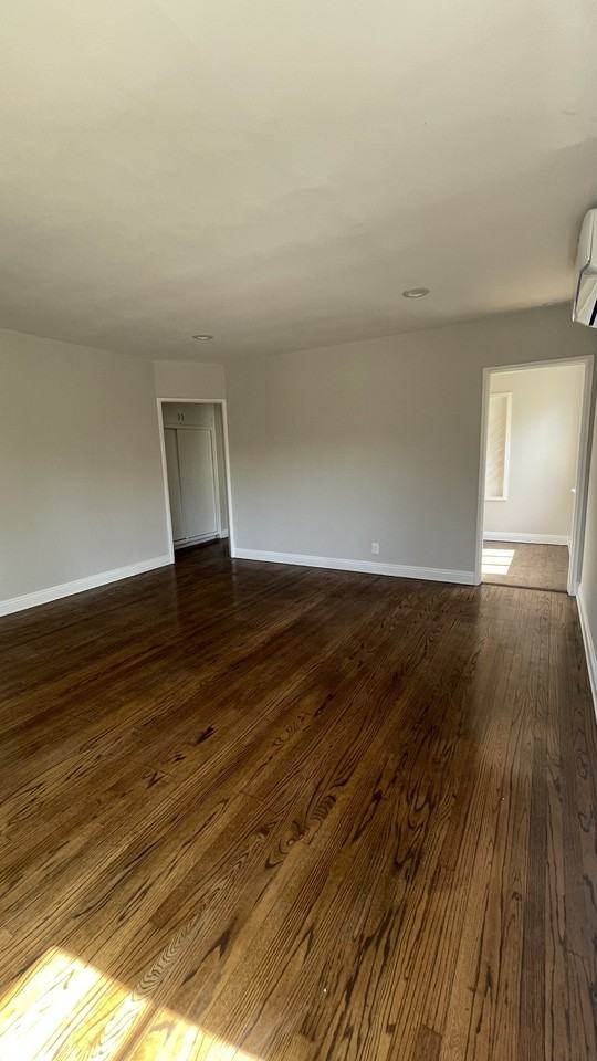 324 W 7th St #C - Photo 5 of 11